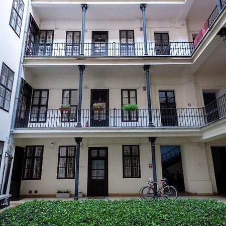 Lovely Downtown Apartment Close To The Basilica Budapest Eksteriør billede