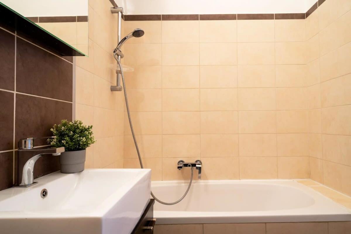 Lovely Downtown Apartment Close To The Basilica Budapest Eksteriør billede