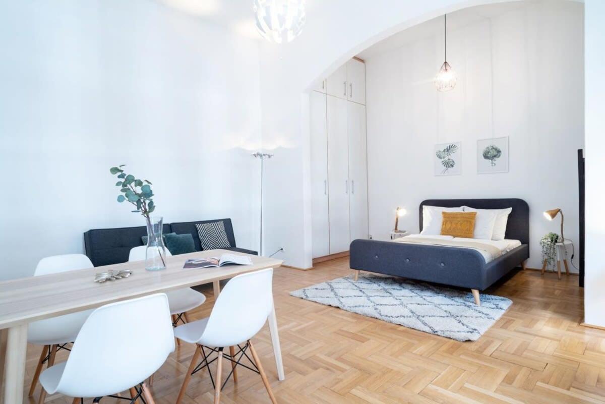 Lovely Downtown Apartment Close To The Basilica Budapest Eksteriør billede