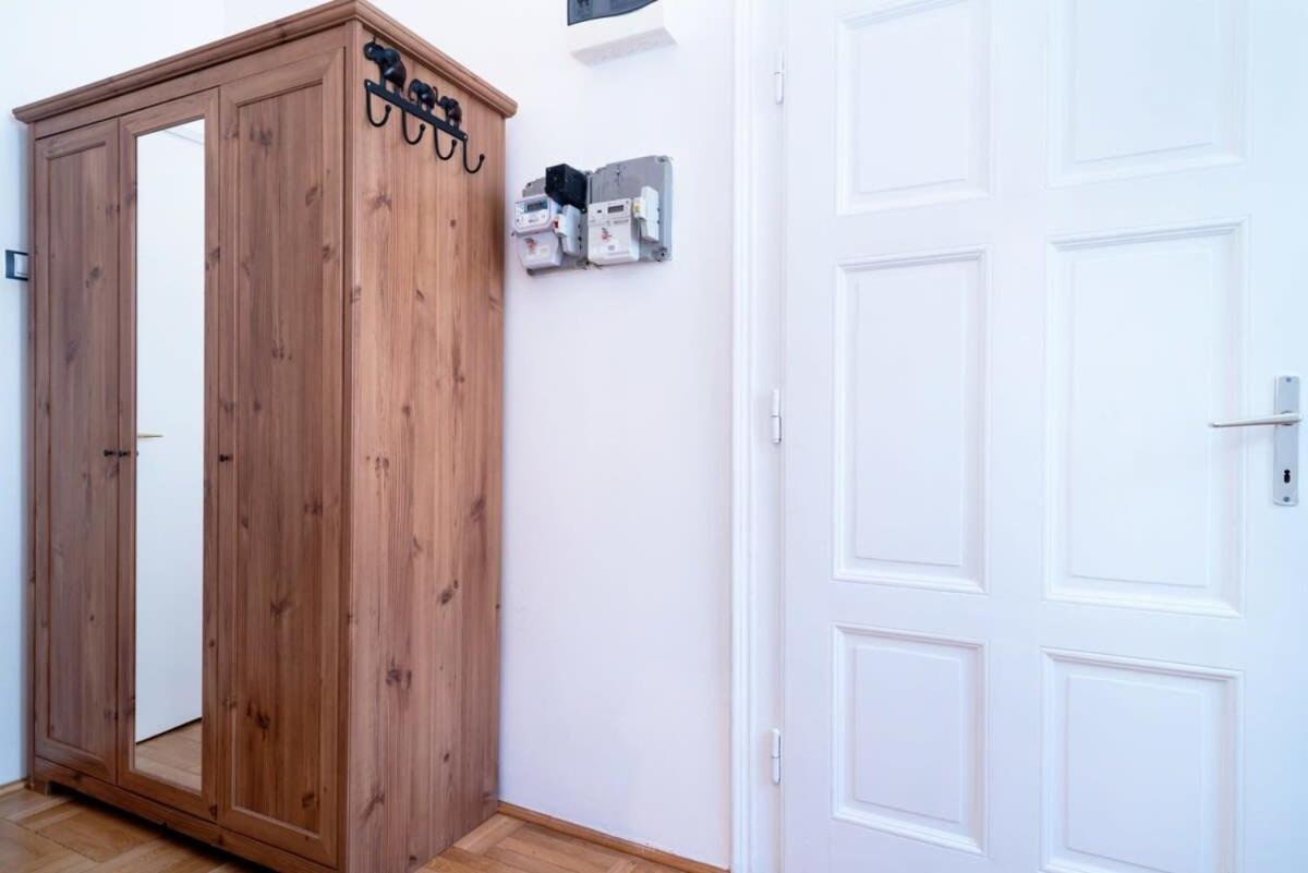 Lovely Downtown Apartment Close To The Basilica Budapest Eksteriør billede