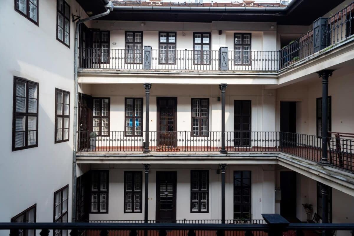 Lovely Downtown Apartment Close To The Basilica Budapest Eksteriør billede
