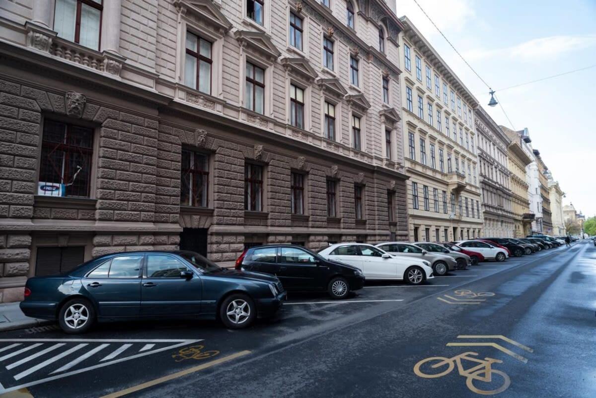 Lovely Downtown Apartment Close To The Basilica Budapest Eksteriør billede